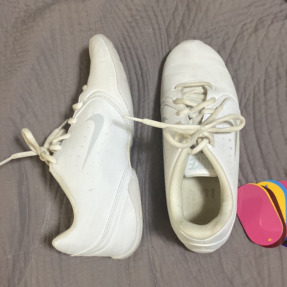 Nike cheer shoes - Picture 2 of 4